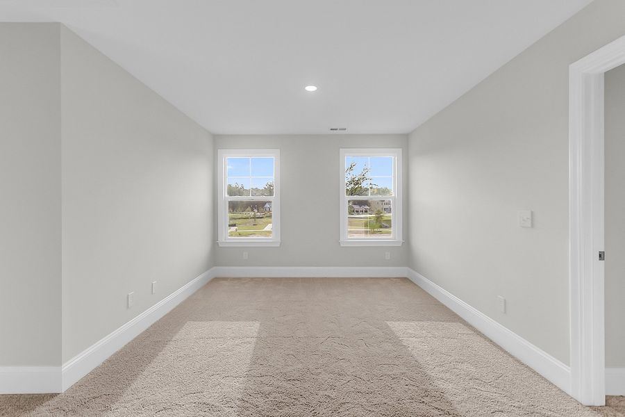 Spacious, unfurnished interior of a new home in Pineland Preserve, Summerville (Image 35).