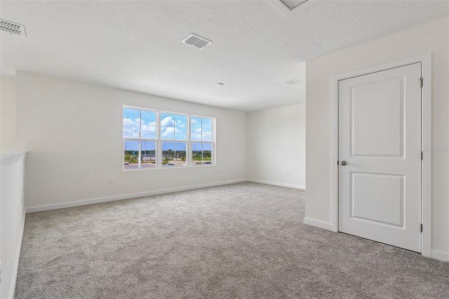 Spacious, unfurnished interior of a new home in Hamilton Bluff, Haines City (Image 35).