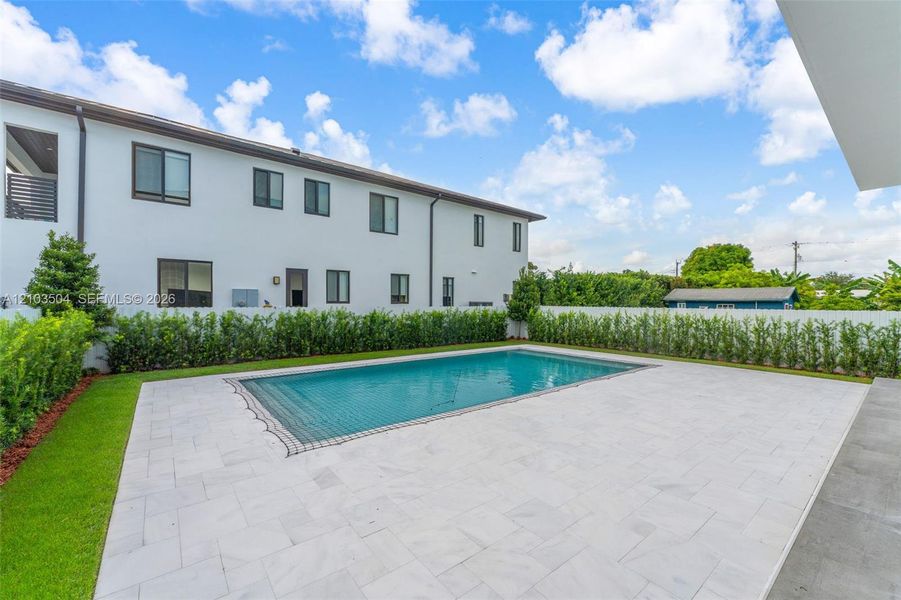 Exterior details and patio area of a home in , Miami (Image 35).