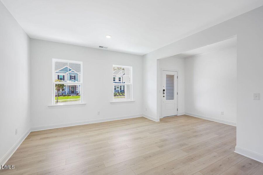 hidden-creek-sheridan-livingroom