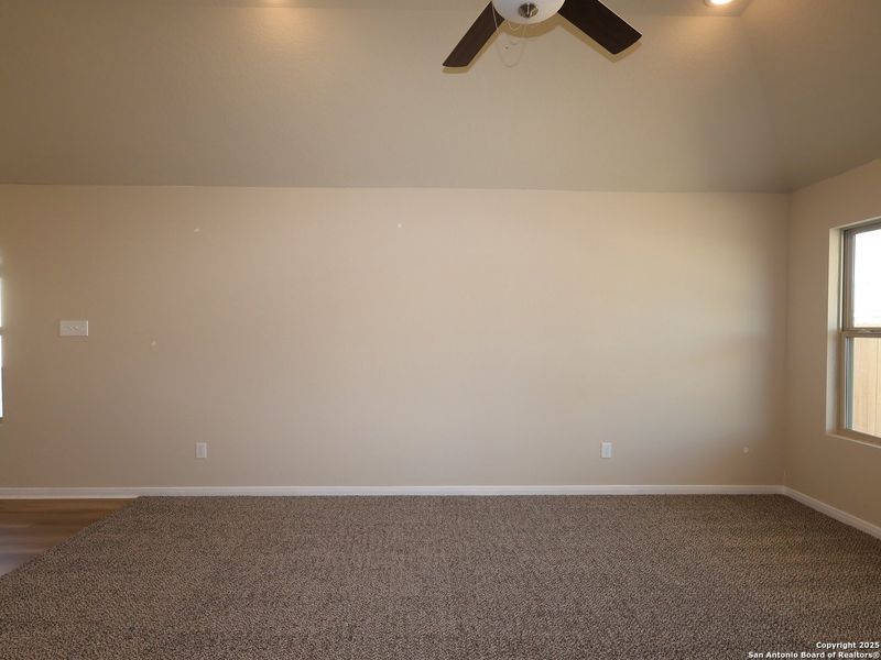 Spacious, unfurnished interior of a new home in Winding Brook, San Antonio (Image 15).
