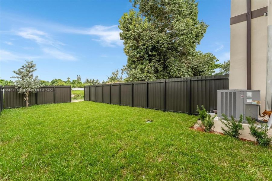 Exterior details and patio area of a home in , Miami (Image 32).