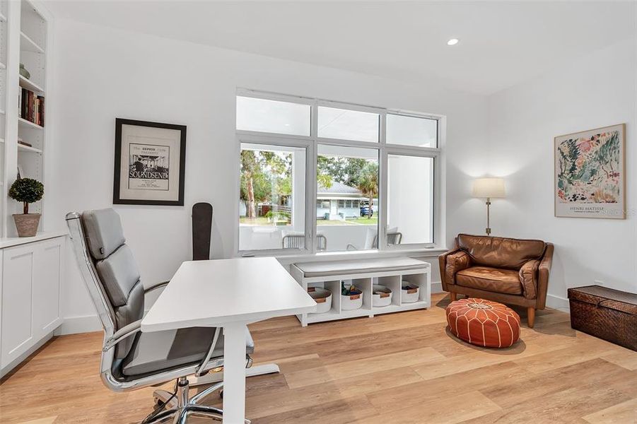 Furnished interior view inside a new home in , Sarasota (Image 46).