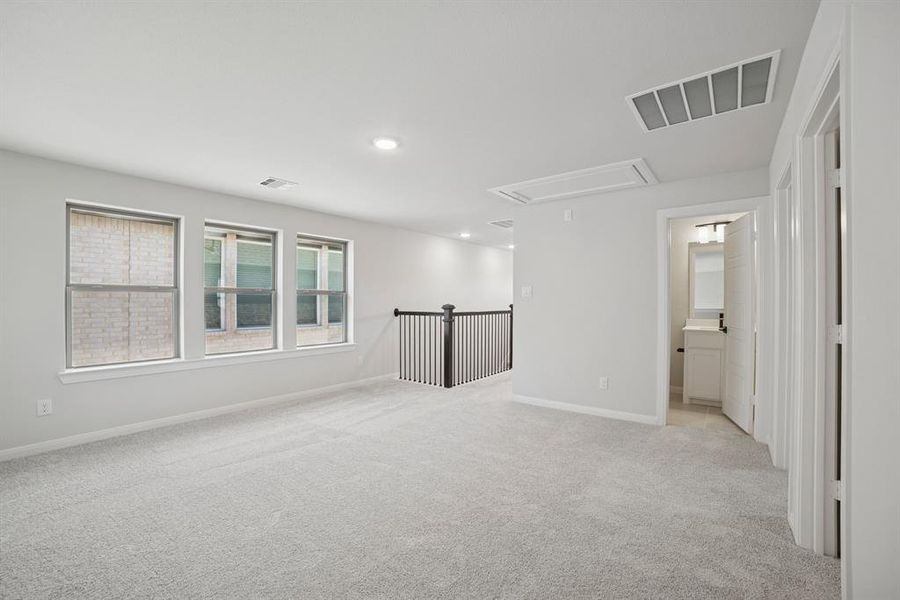 Spacious, unfurnished interior of a new home in Creekshaw – Gardens, Royse City (Image 33).