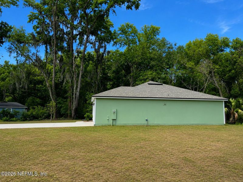 Exterior details and patio area of a home in , Jacksonville (Image 27).