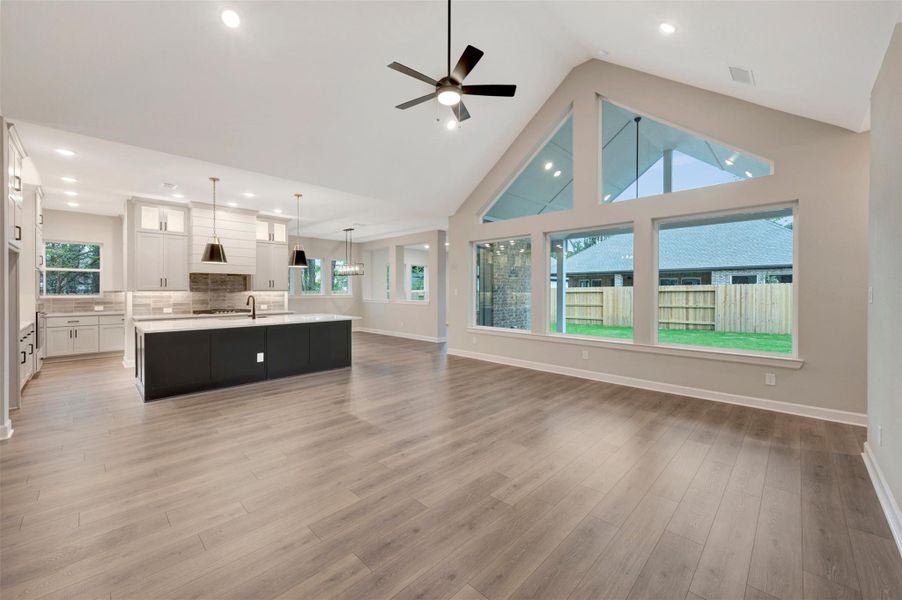 Spacious, unfurnished interior of a new home in ARTAVIA - Parkview Collection, Conroe (Image 17).