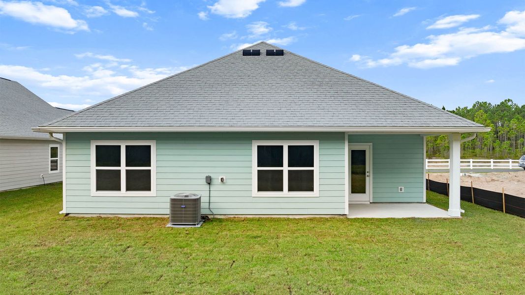 Exterior details and patio area of a home in Buffer Farms, Port Saint Joe (Image 4).