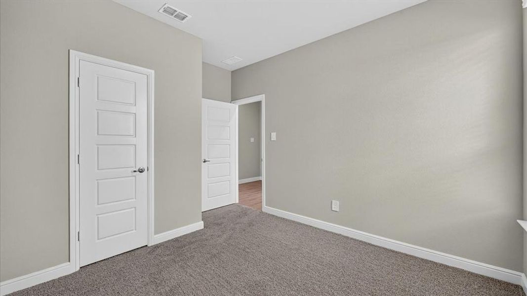 Spacious, unfurnished interior of a new home in Trails of Elizabeth Creek, Fort Worth (Image 26).