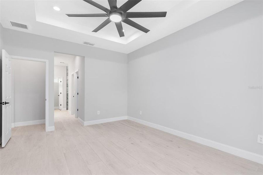 Spacious, unfurnished interior of a new home in , Orange City (Image 17).
