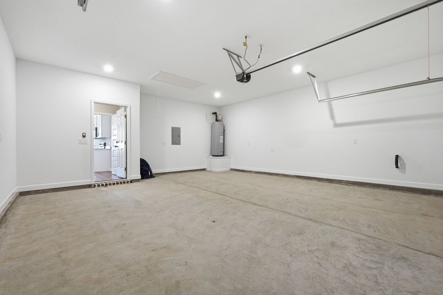 Spacious, unfurnished interior of a new home in Southern Charm, Crestview (Image 31).