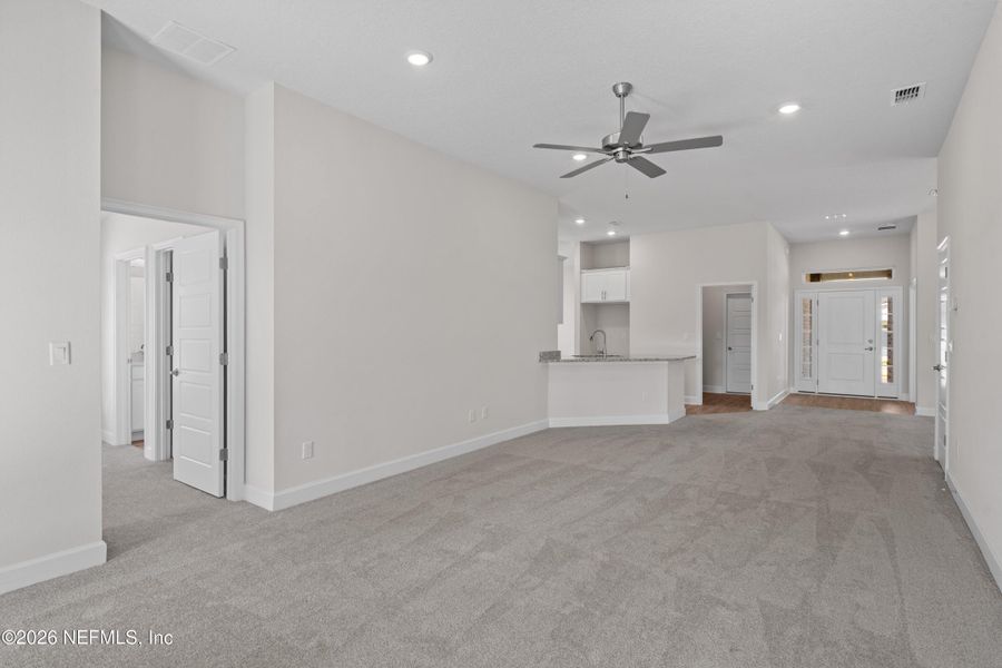 Spacious, unfurnished interior of a new home in , Green Cove Springs (Image 25).