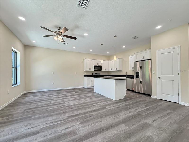 Spacious, unfurnished interior of a new home in , Tampa (Image 24).