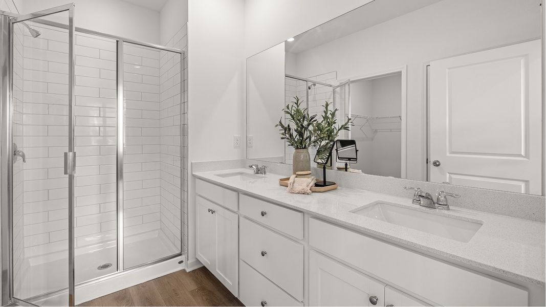 6978 Newport Owners Bath 1of2 F1 050625