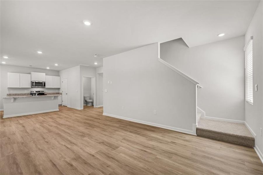 Spacious, unfurnished interior of a new home in Oakleigh Glen, Dallas (Image 25).