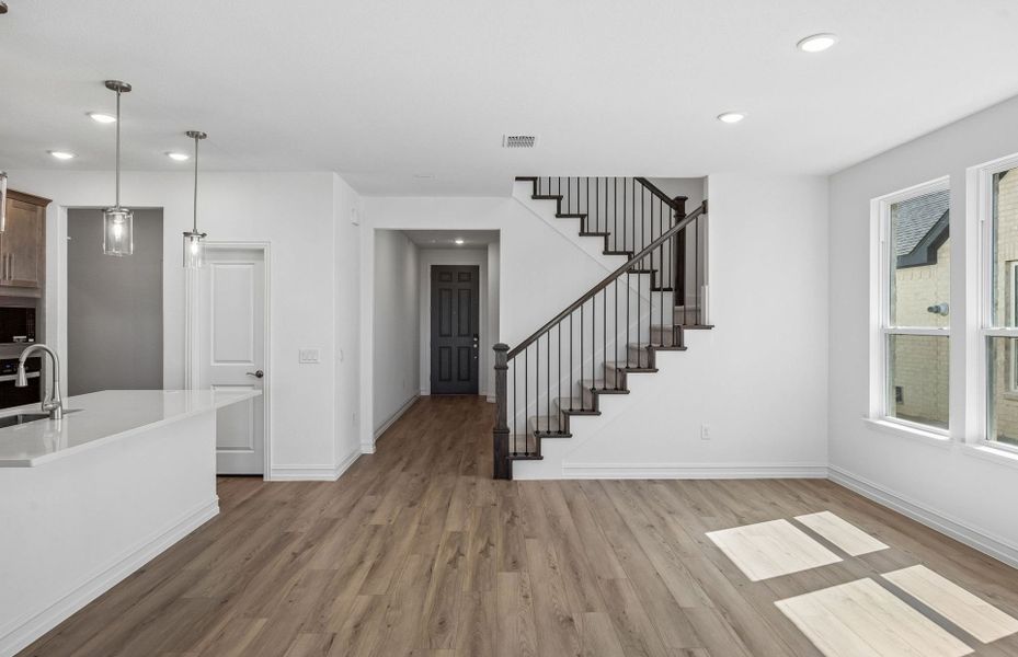 Spacious, unfurnished interior of a new home in Highland Lakes, McKinney (Image 25).