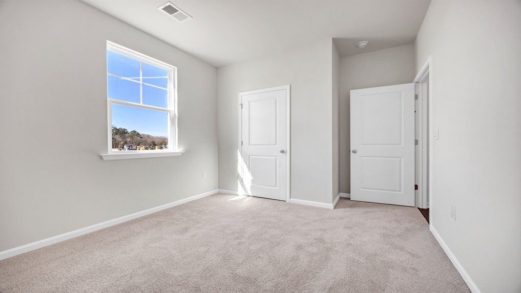 Spacious, unfurnished interior of a new home in Sease's Pond, Gilbert (Image 22).