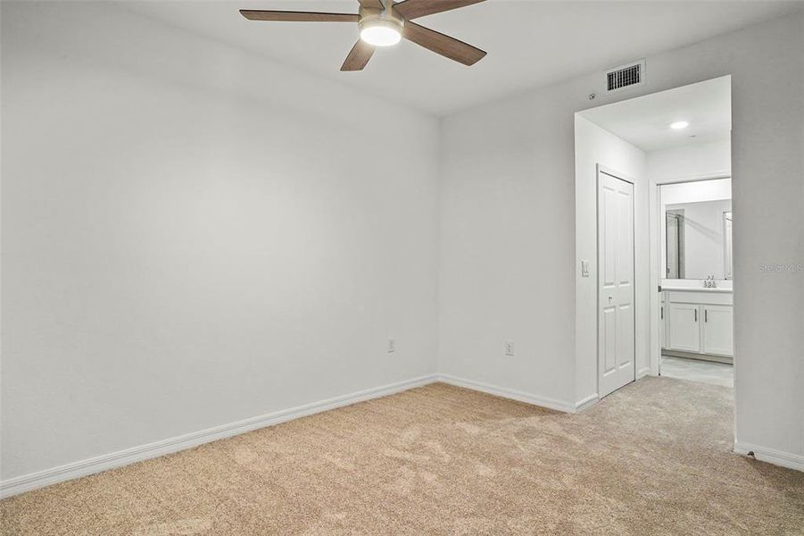 Spacious, unfurnished interior of a new home in , Venice (Image 16).