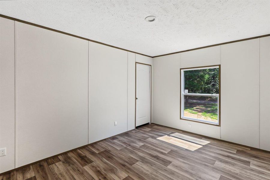 Spacious, unfurnished interior of a new home in , Cordesville (Image 34).