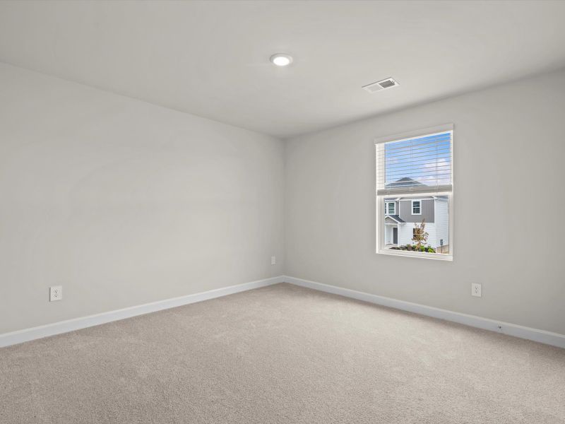 Spacious, unfurnished interior of a new home in Wexford Park, Fountain Inn (Image 15).