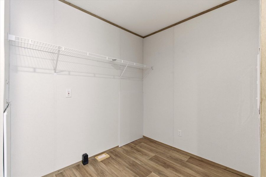 Spacious, unfurnished interior of a new home in , Goose Creek (Image 10).