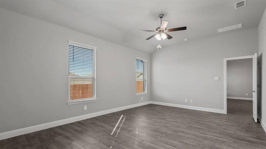 Spacious, unfurnished interior of a new home in Treeline, Justin (Image 28).