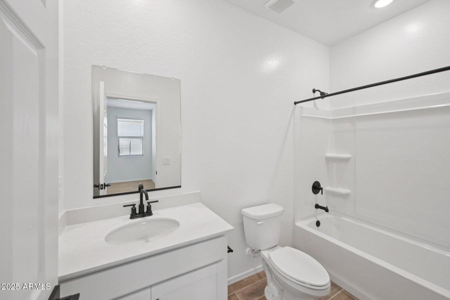 24-web-or-mls-W Bowker St-S2607-024