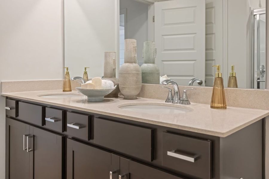 Dual-sink vanity at primary bath