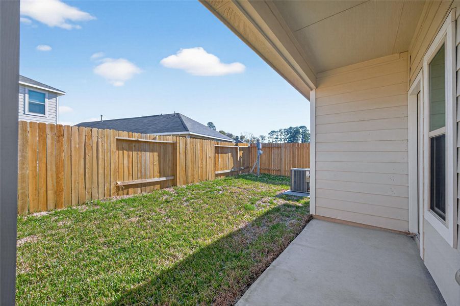 Exterior details and patio area of a home in Woodland Lakes, Huffman (Image 30).
