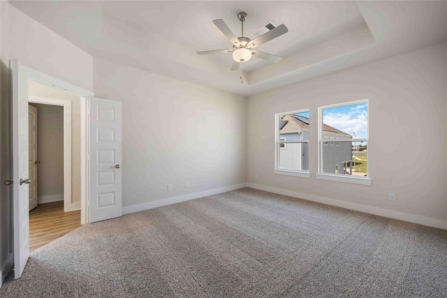 Spacious, unfurnished interior of a new home in Alicante, Houston (Image 13). Spacious, unfurnished interior of a new home in Alicante, Houston (Image 13).
