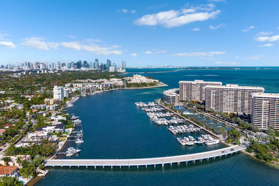 Condo located in Miami, FL showcasing its design and architecture (Image 26).
