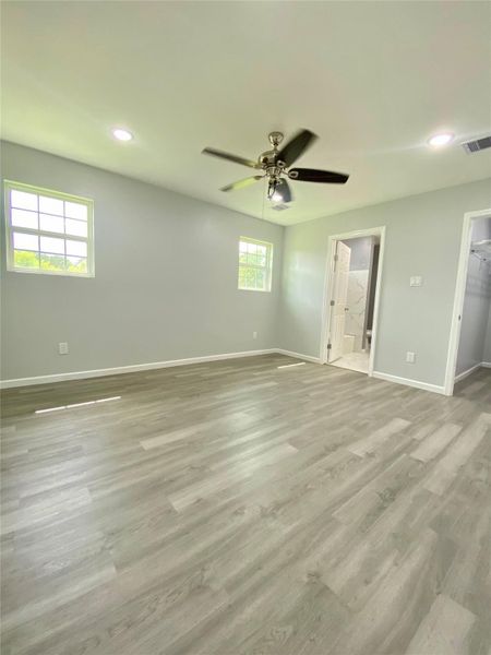 Spacious, unfurnished interior of a new home in , Cleveland (Image 9).