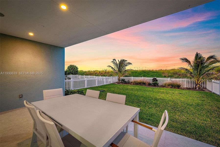 Exterior details and patio area of a home in , Fort Pierce (Image 19).