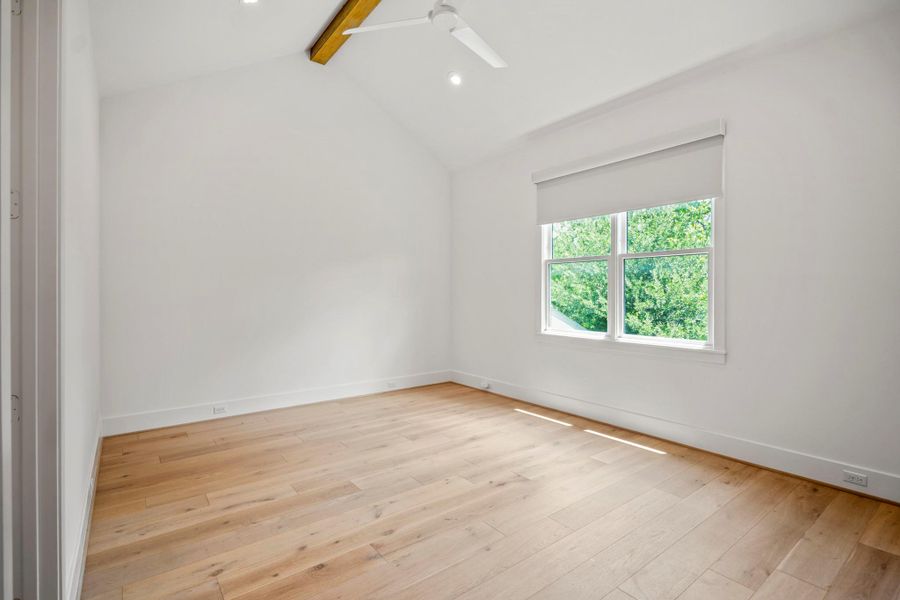 Spacious, unfurnished interior of a new home in , Houston (Image 20).