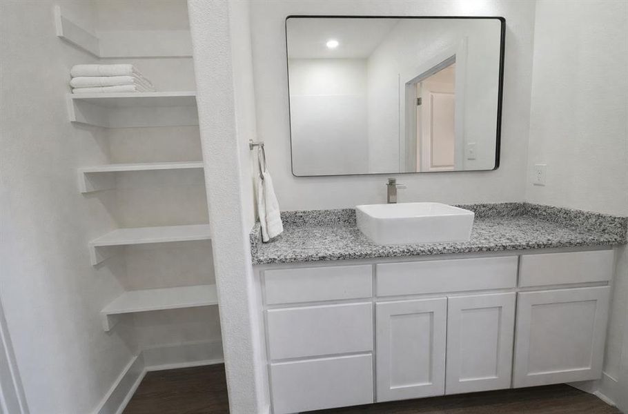 Furnished interior view inside a new home in , Denison (Image 10).