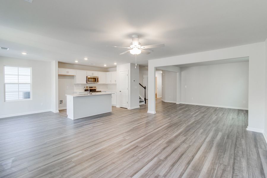 Spacious, unfurnished interior of a new home in Bluefield, Lexington (Image 17).