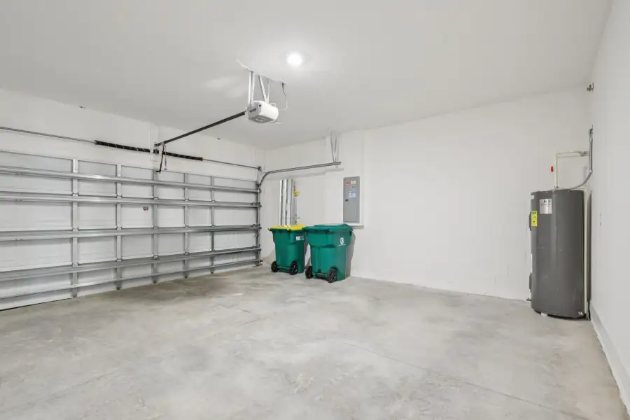 Representative unfurnished interior of a home built from the Melody by Maronda Homes in Englewood, Port Charlotte (Image 36).