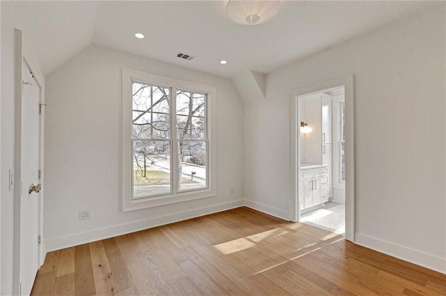 Spacious, unfurnished interior of a new home in , Gainesville (Image 43).