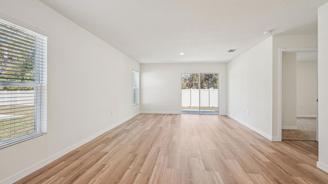 Representative unfurnished interior of a home built from the Dundee by D.R. Horton in Somerset Bay, Spring Hill (Image 20). Representative unfurnished interior of a home built from the Dundee by D.R. Horton in Somerset Bay, Spring Hill (Image 20).