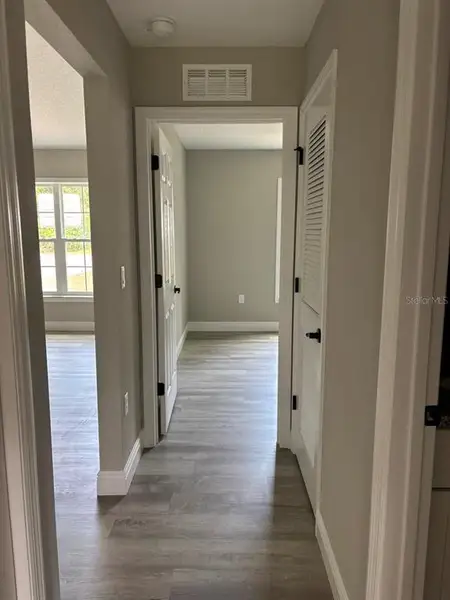 Spacious, unfurnished interior of a new home in , Dunnellon (Image 10).