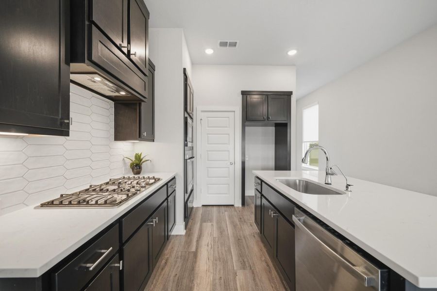 Gas cooking, abundant cabinetry, and a functional layout make meal prep a breeze. Gas cooking, abundant cabinetry, and a functional layout make meal prep a breeze.