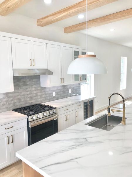 2213 has this same finish out (cabinetry and backsplash). EXAMPLE hardware installed in sold unit. Buyer to select their own.