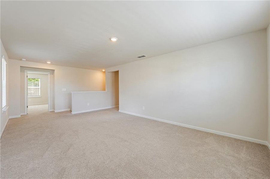 Spacious, unfurnished interior of a new home in Creekside at Oxford Park, Fairburn (Image 24).