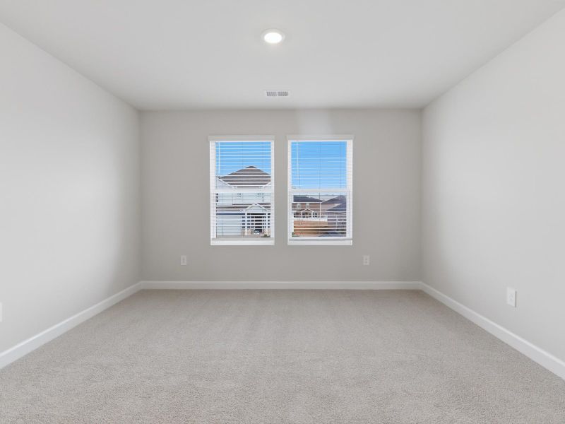 Spacious, unfurnished interior of a new home in Wexford Park, Fountain Inn (Image 16).