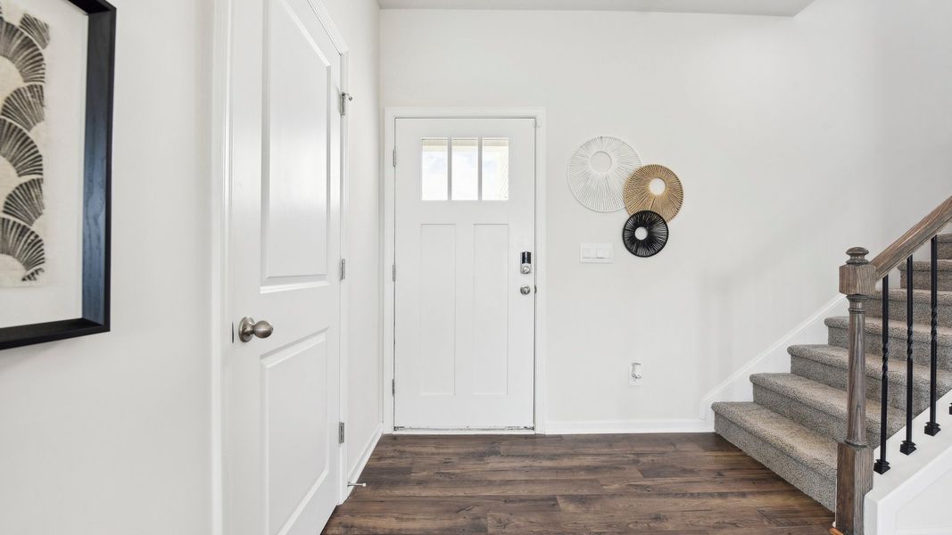 Spacious, unfurnished interior of a new home in Granite Falls, Lancaster (Image 17).