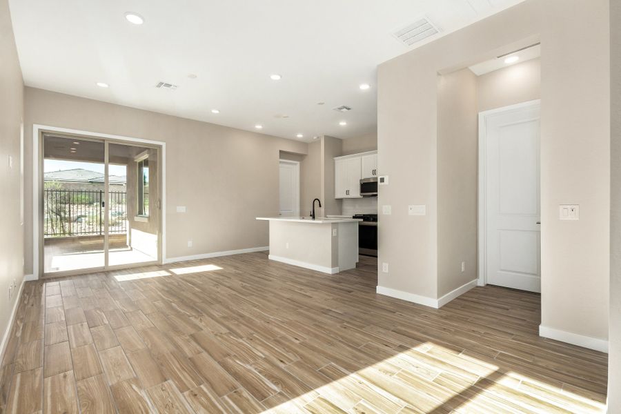 Spacious, unfurnished interior of a new home in Mira Vista at Victory, Buckeye (Image 8).