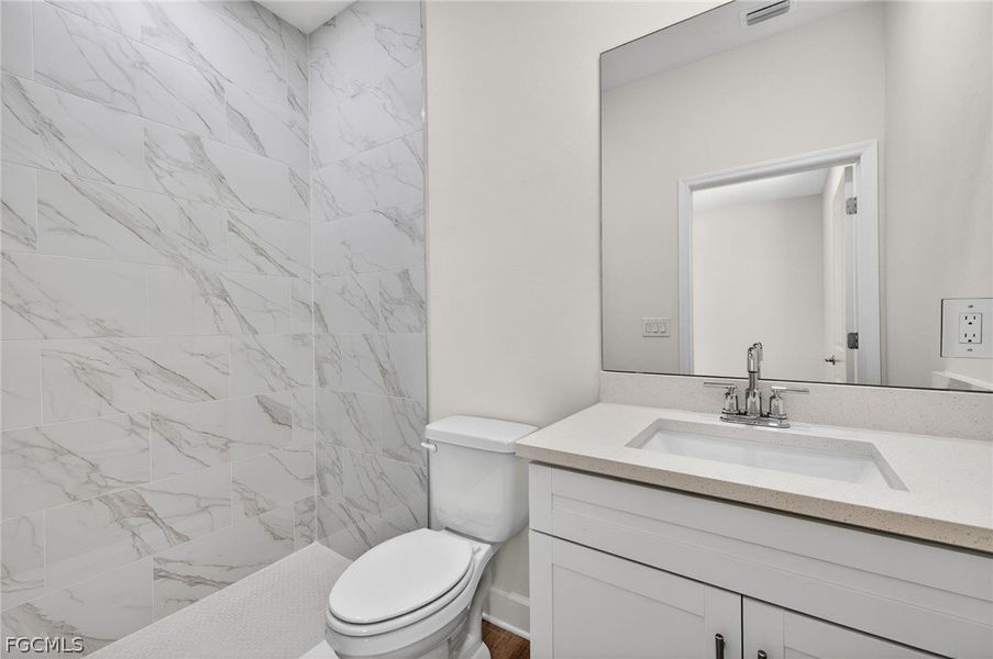 Furnished interior view inside a new home in Cape Coral, Cape Coral (Image 8).