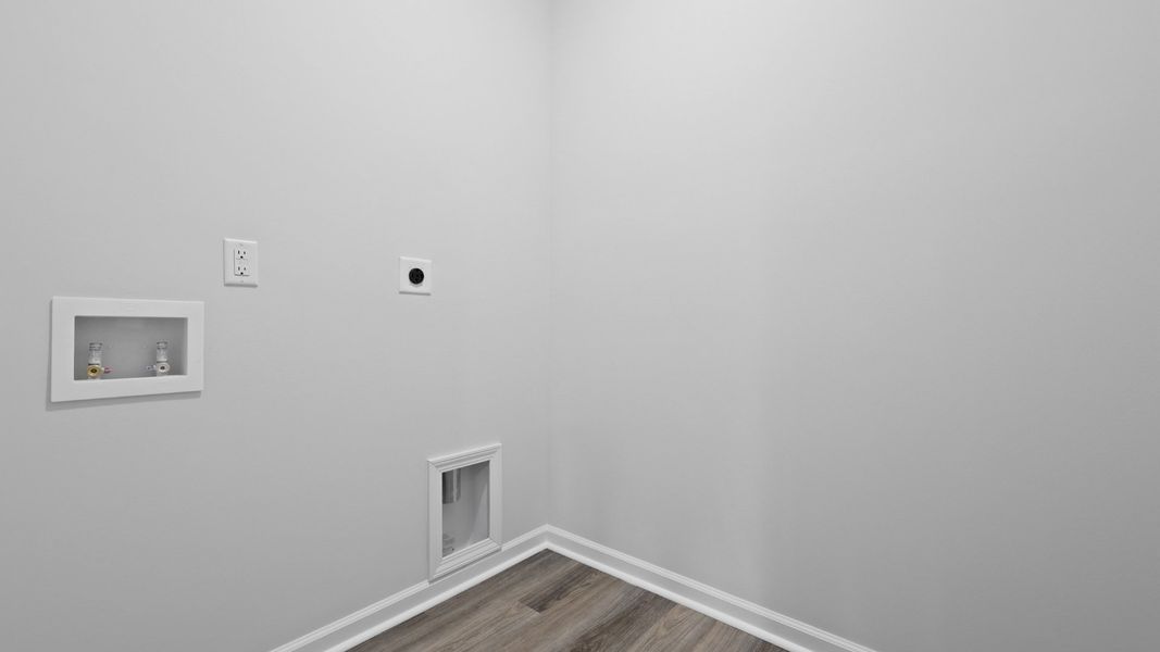 Spacious, unfurnished interior of a new home in Gates Village, Lugoff (Image 11).