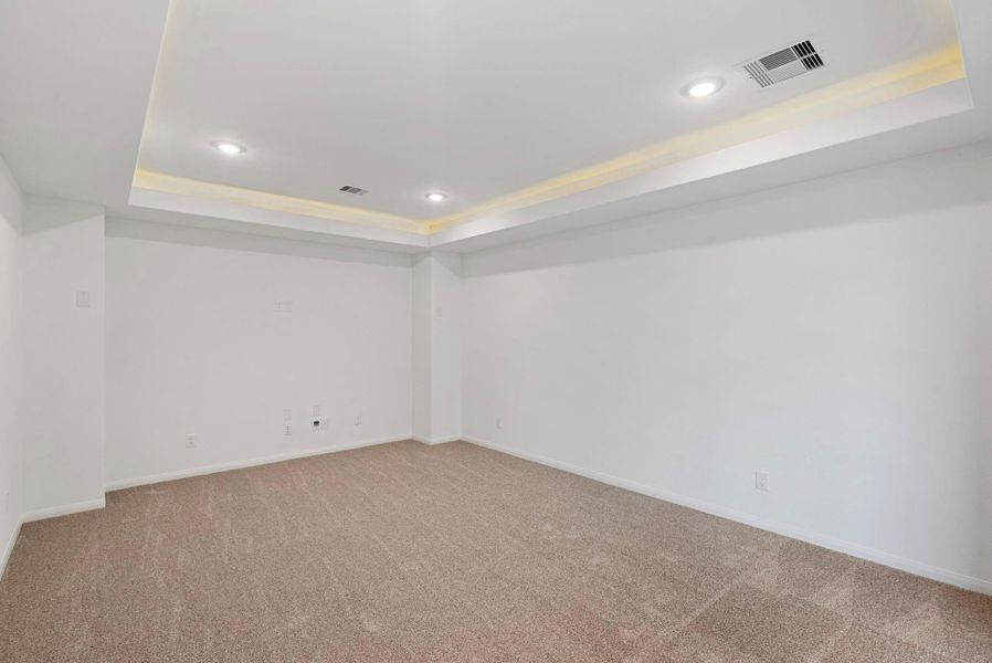 Spacious, unfurnished interior of a new home in Valencia, Manvel (Image 25).