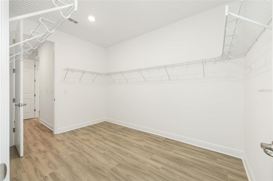 Spacious, unfurnished interior of a new home in , Ocala (Image 38).