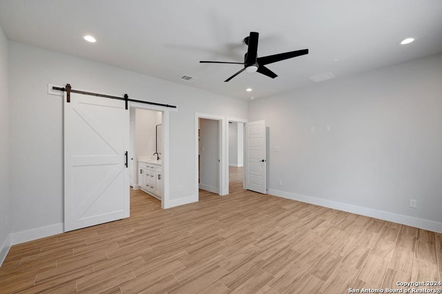 Spacious, unfurnished interior of a new home in , Blanco (Image 19).